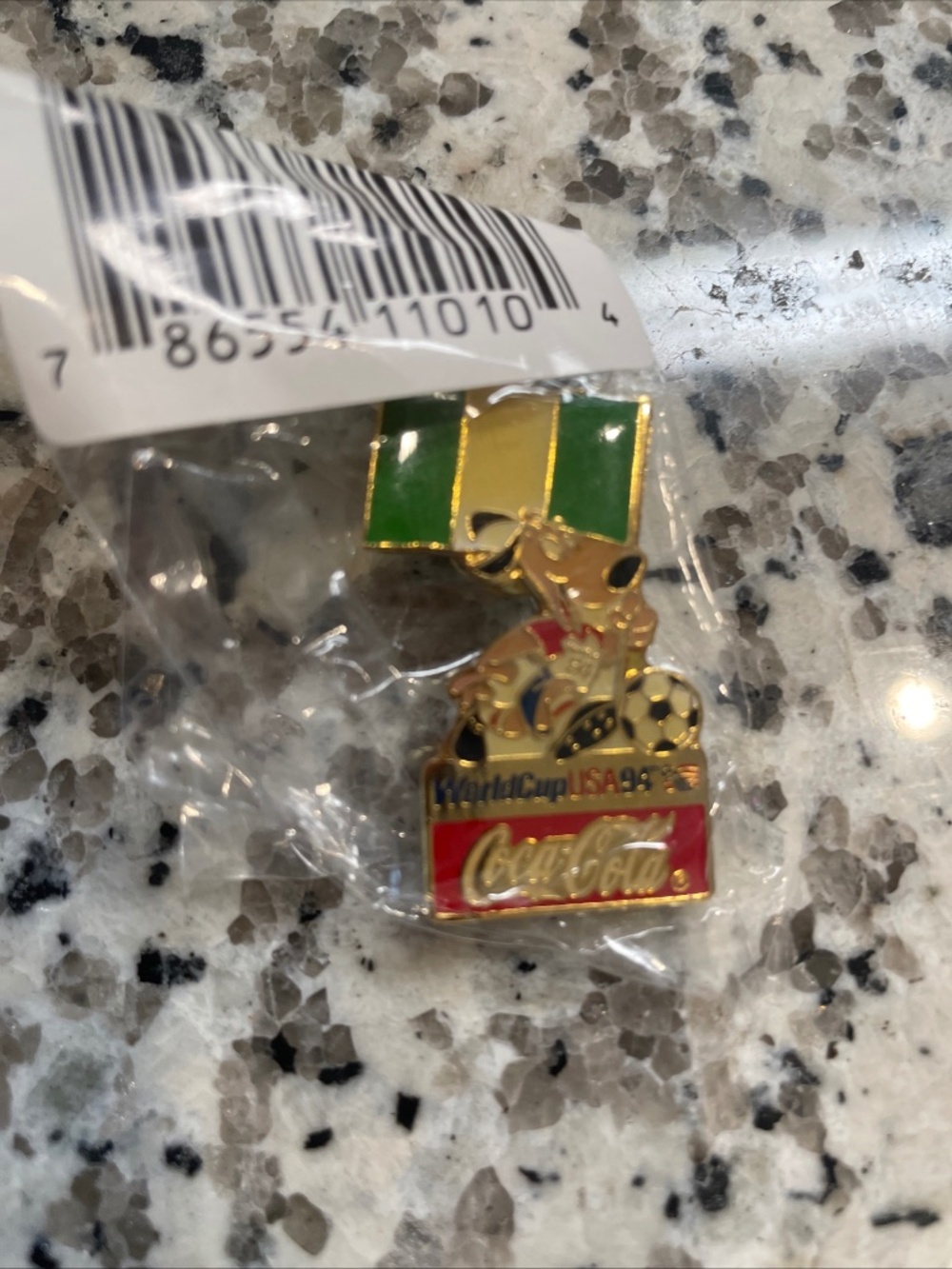 1994 USA World Cup Coca-Cola Stryker Dog Nigeria Flag Lapel Hat Pin‎